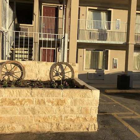 Super 8 By Wyndham San Antonio Pearl District Downtown Motel Exterior photo