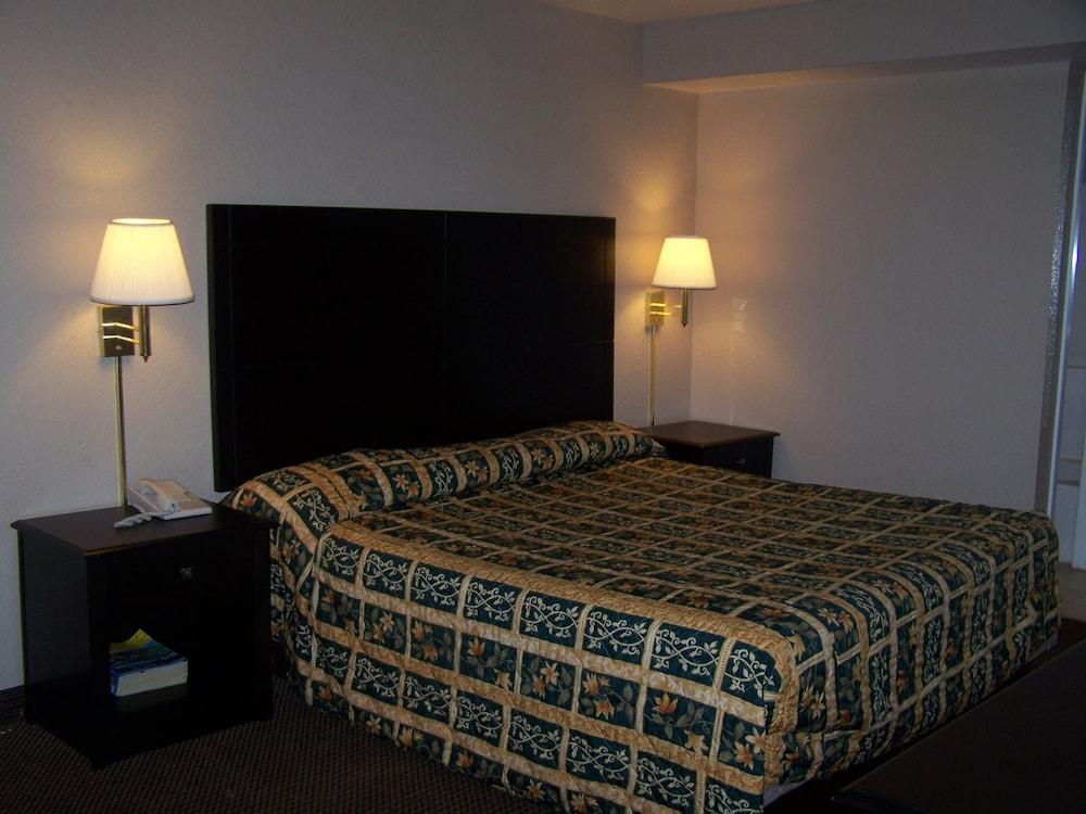 Super 8 By Wyndham San Antonio Pearl District Downtown Motel Exterior photo