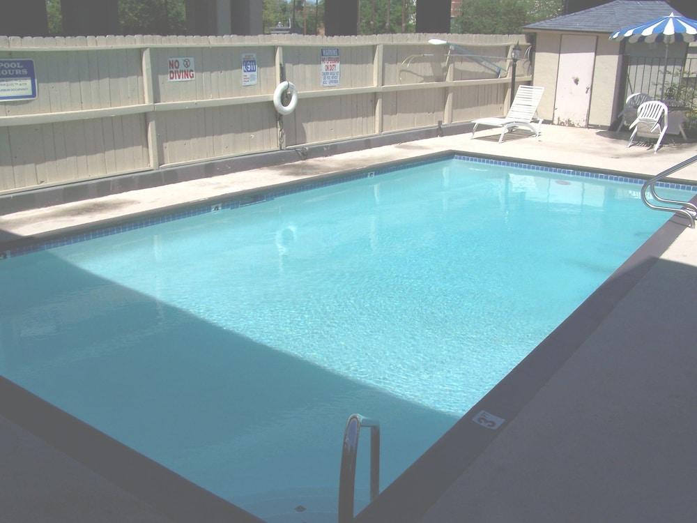 Super 8 By Wyndham San Antonio Pearl District Downtown Motel Exterior photo