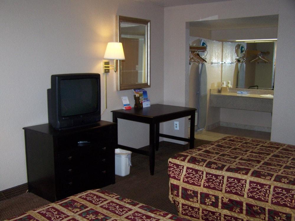 Super 8 By Wyndham San Antonio Pearl District Downtown Motel Exterior photo