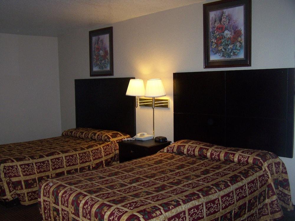 Super 8 By Wyndham San Antonio Pearl District Downtown Motel Exterior photo