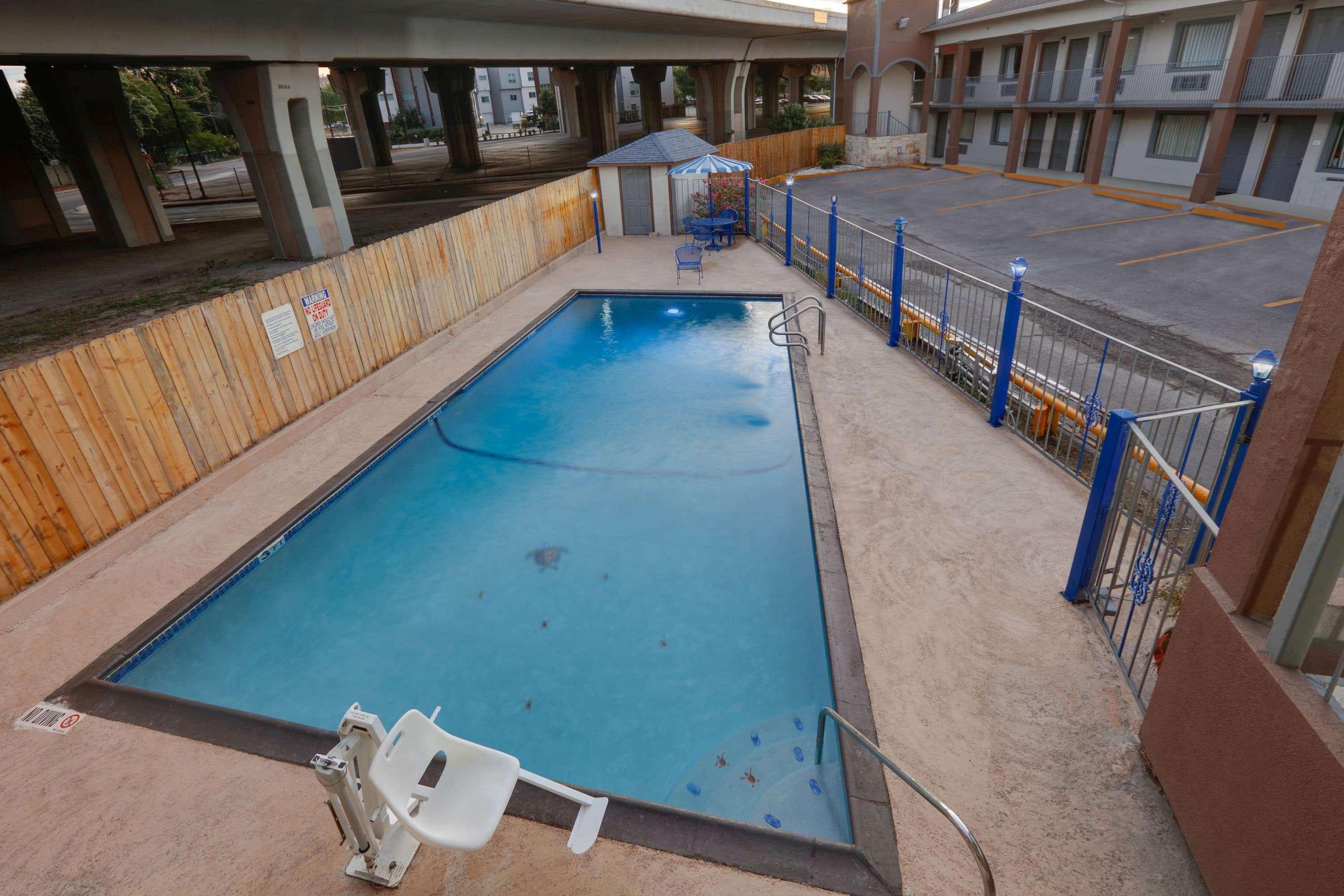 Super 8 By Wyndham San Antonio Pearl District Downtown Motel Exterior photo