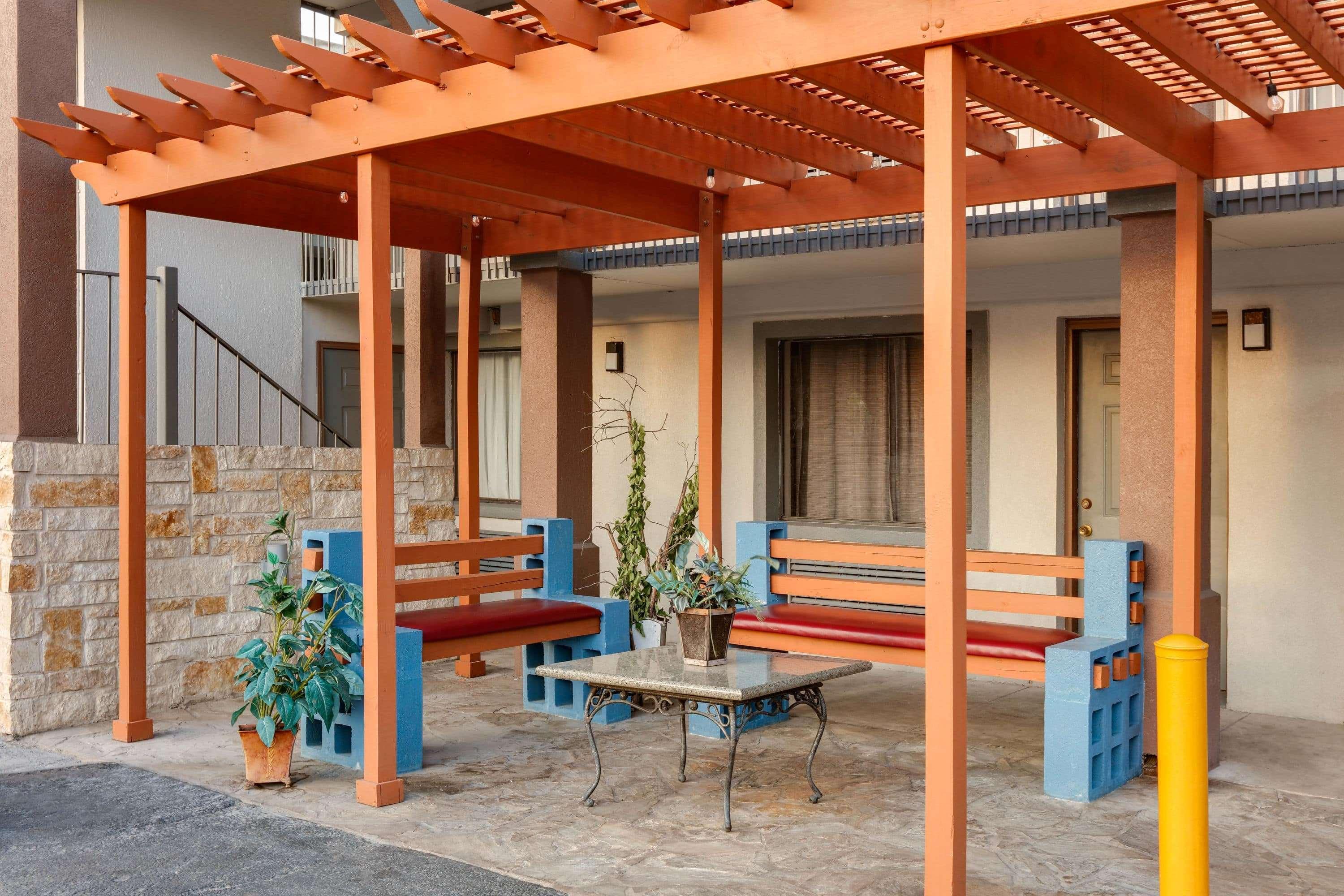 Super 8 By Wyndham San Antonio Pearl District Downtown Motel Exterior photo