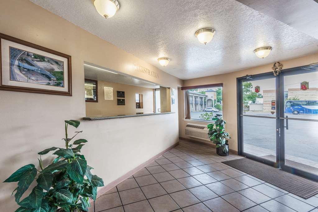 Super 8 By Wyndham San Antonio Pearl District Downtown Motel Interior photo
