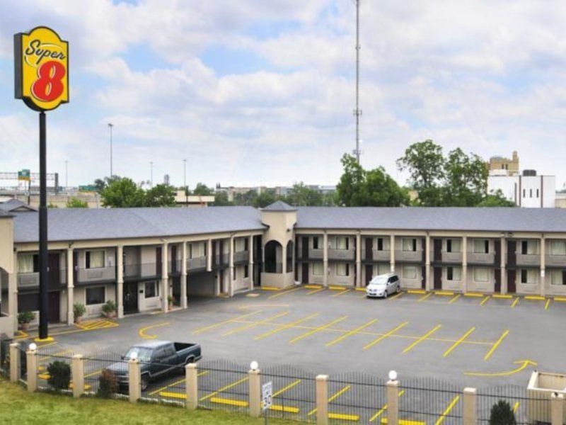 Super 8 By Wyndham San Antonio Pearl District Downtown Motel Exterior photo