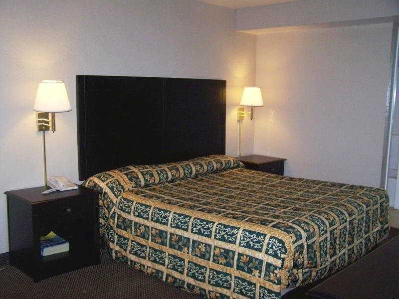Super 8 By Wyndham San Antonio Pearl District Downtown Motel Exterior photo