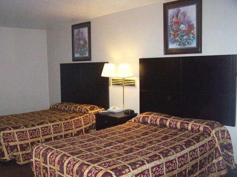 Super 8 By Wyndham San Antonio Pearl District Downtown Motel Exterior photo
