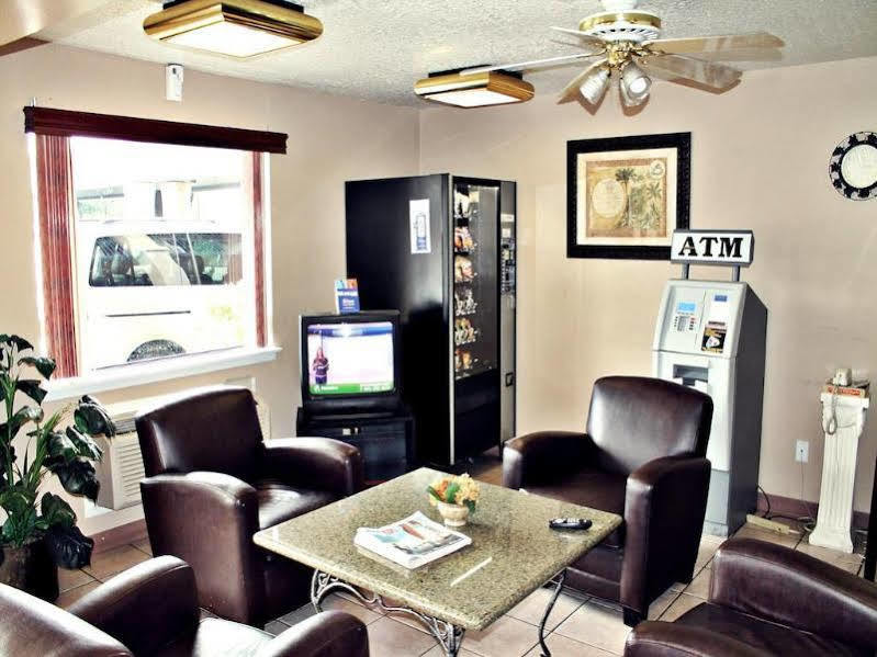 Super 8 By Wyndham San Antonio Pearl District Downtown Motel Exterior photo