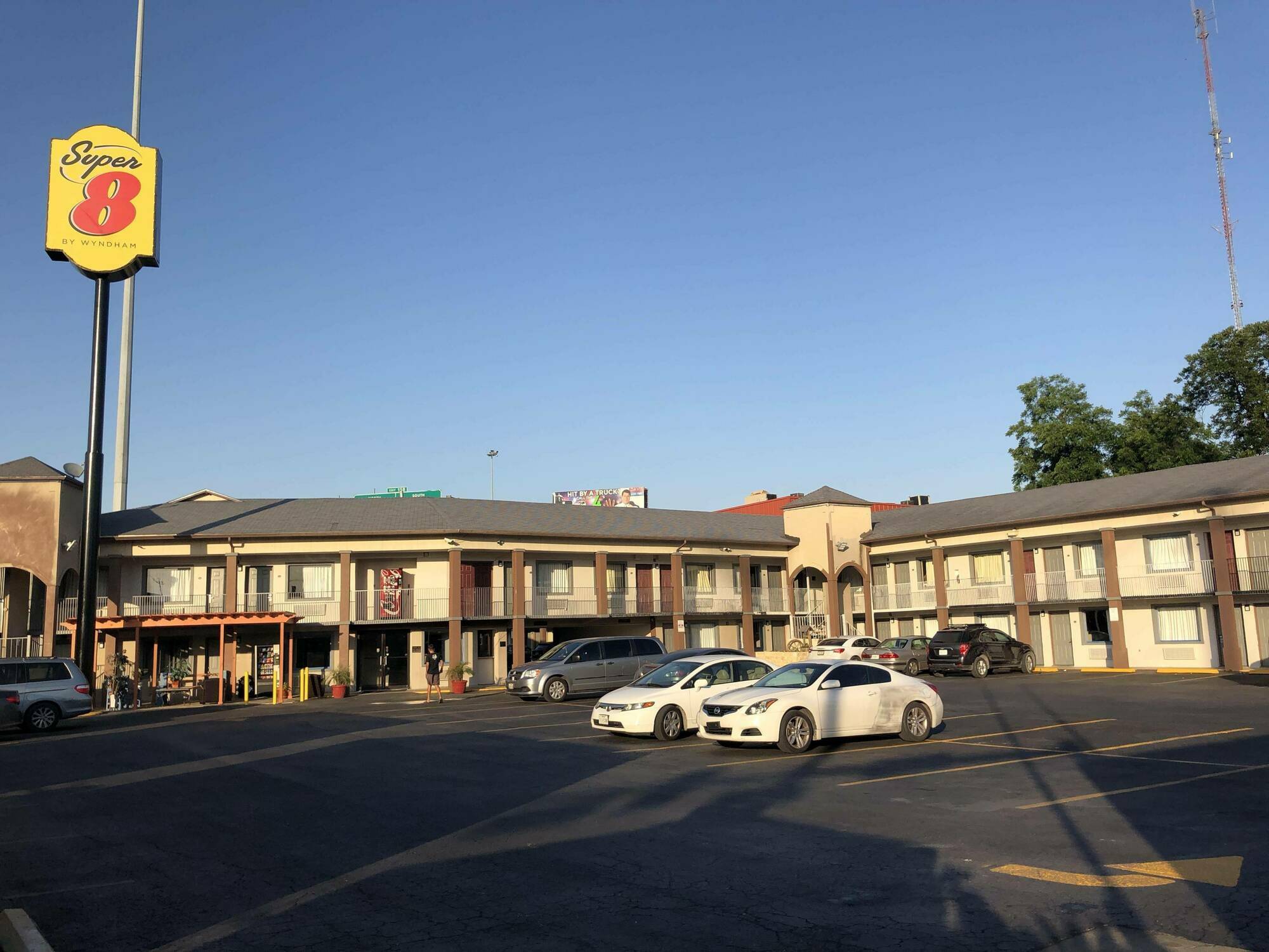 Super 8 By Wyndham San Antonio Pearl District Downtown Motel Exterior photo